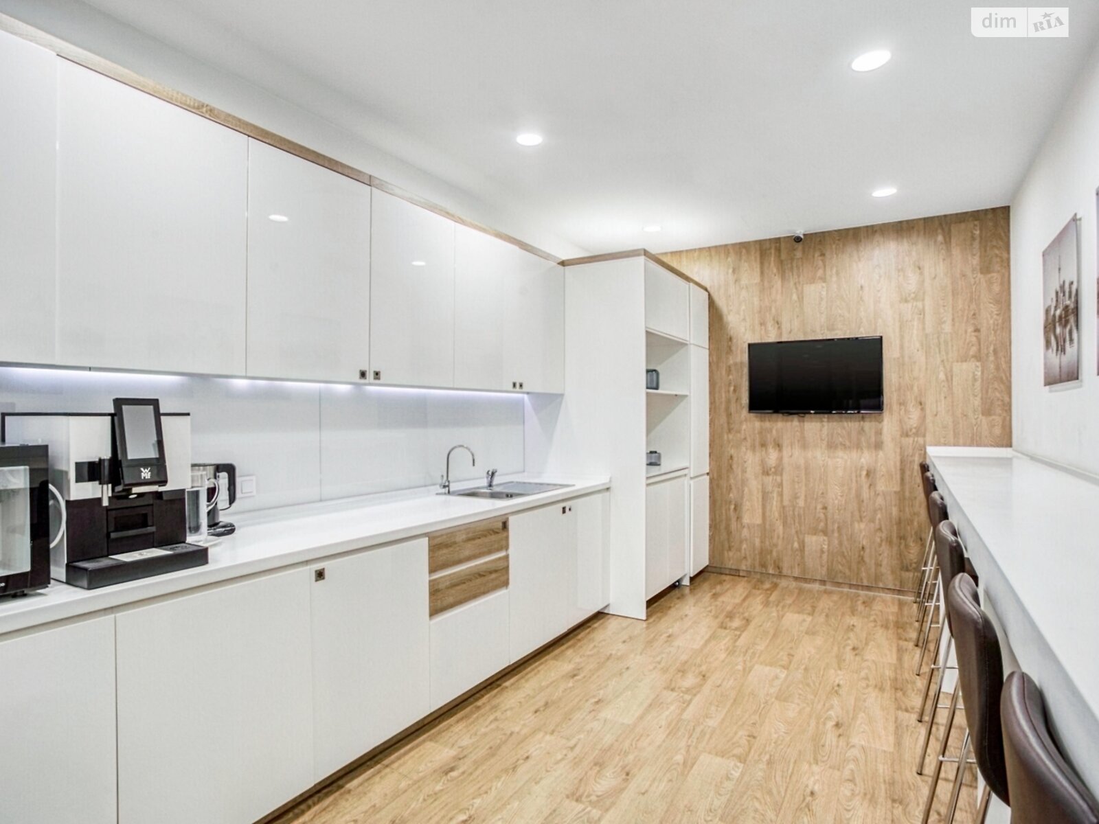 Аренда офисного помещения в Киеве, Болсуновская улица 13-15, помещений -, этаж - 8 фото 1 Аренда офисного помещения в Киеве, Болсуновская улица 13-15, помещений -, этаж - 8 фото 1