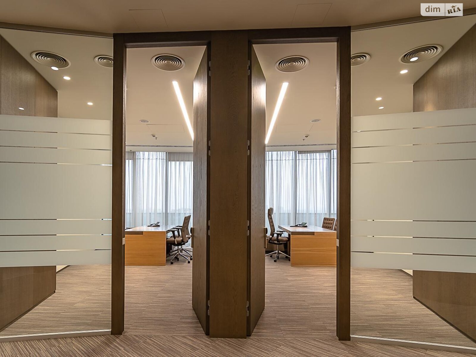 Аренда офисного помещения в Киеве, Сергея Струтинского улица 13/15, помещений - 14, этаж - 18 фото 1 Аренда офисного помещения в Киеве, Сергея Струтинского улица 13/15, помещений - 14, этаж - 18 фото 1