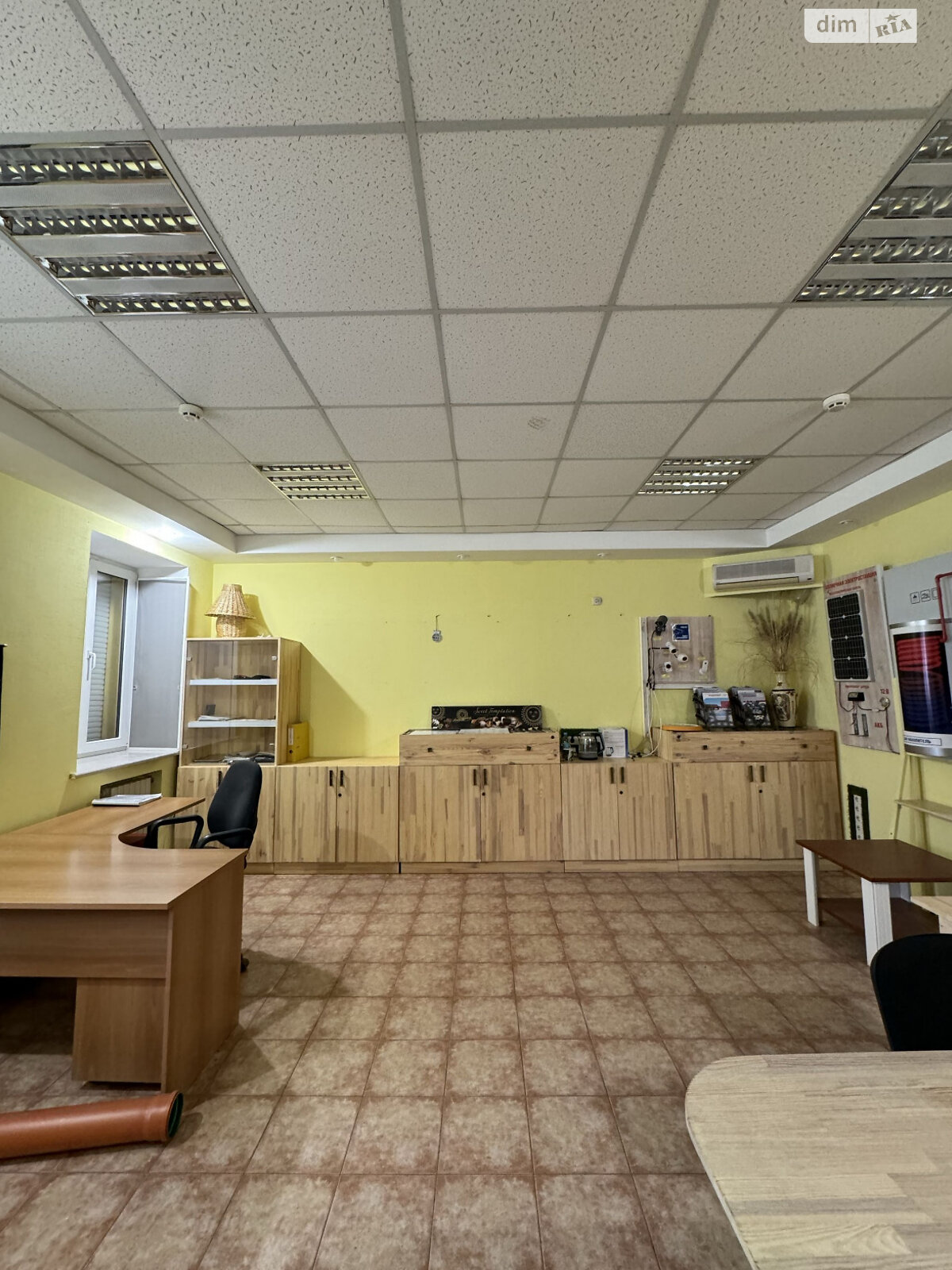 Аренда офисного помещения в Кривом Роге, Есенина улица, помещений -, этаж - 1 фото 1