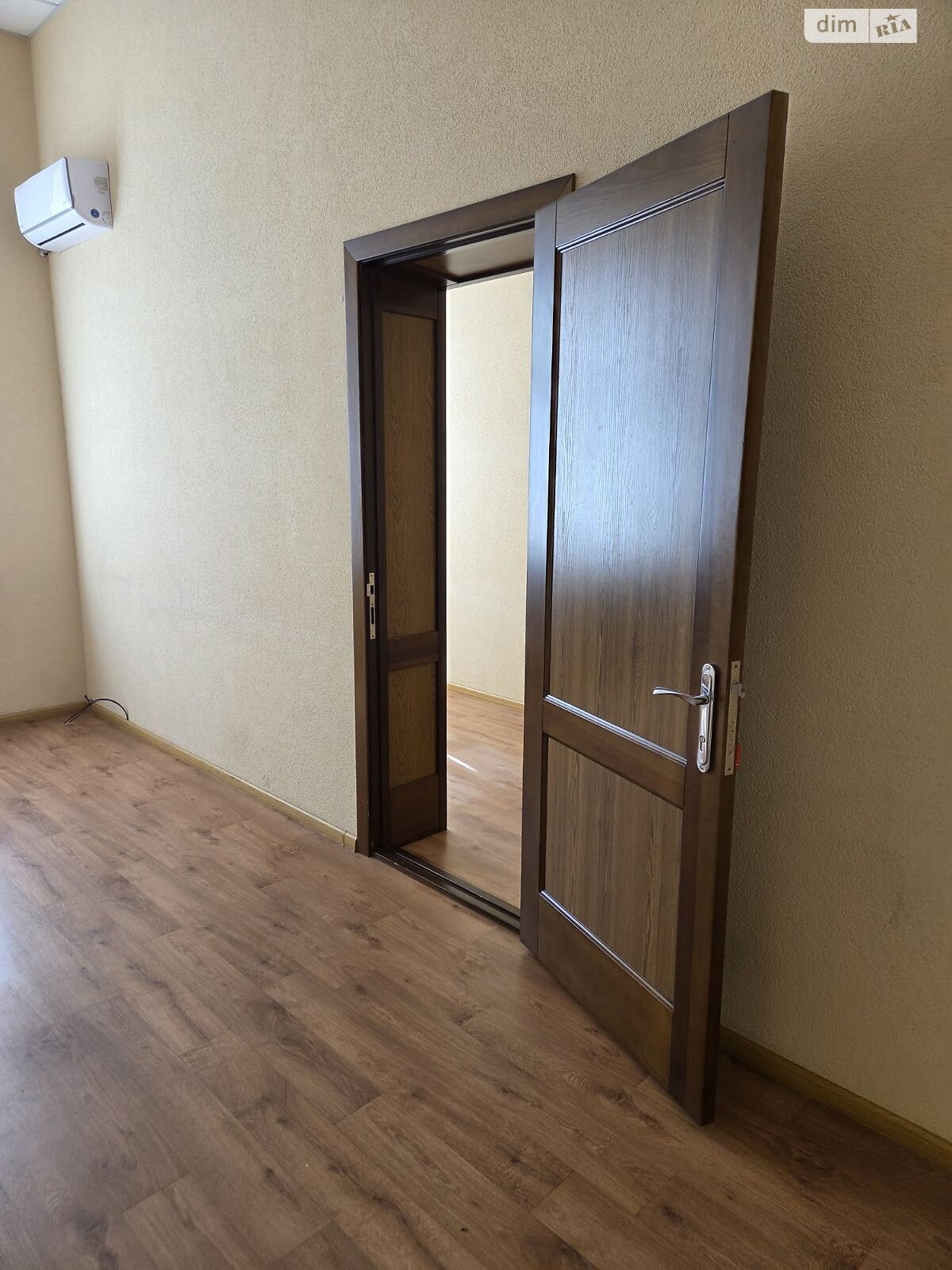 Аренда офисного помещения в Кривом Роге, Поштовый (Карла Маркса) проспект, помещений - 1, этаж - 2 фото 1 Аренда офисного помещения в Кривом Роге, Поштовый (Карла Маркса) проспект, помещений - 1, этаж - 2 фото 1