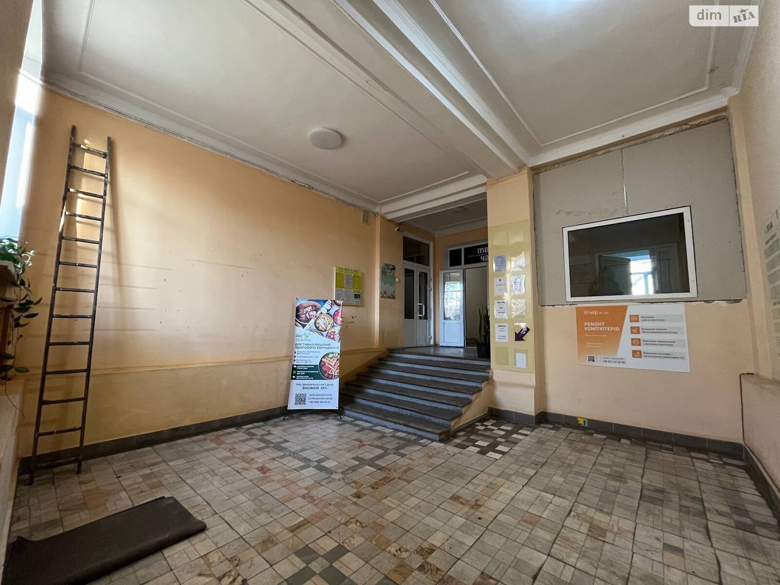 Аренда офисного помещения в Кривом Роге, Церковная (Калиниченко) улица 3, помещений - 10, этаж - 1 фото 1