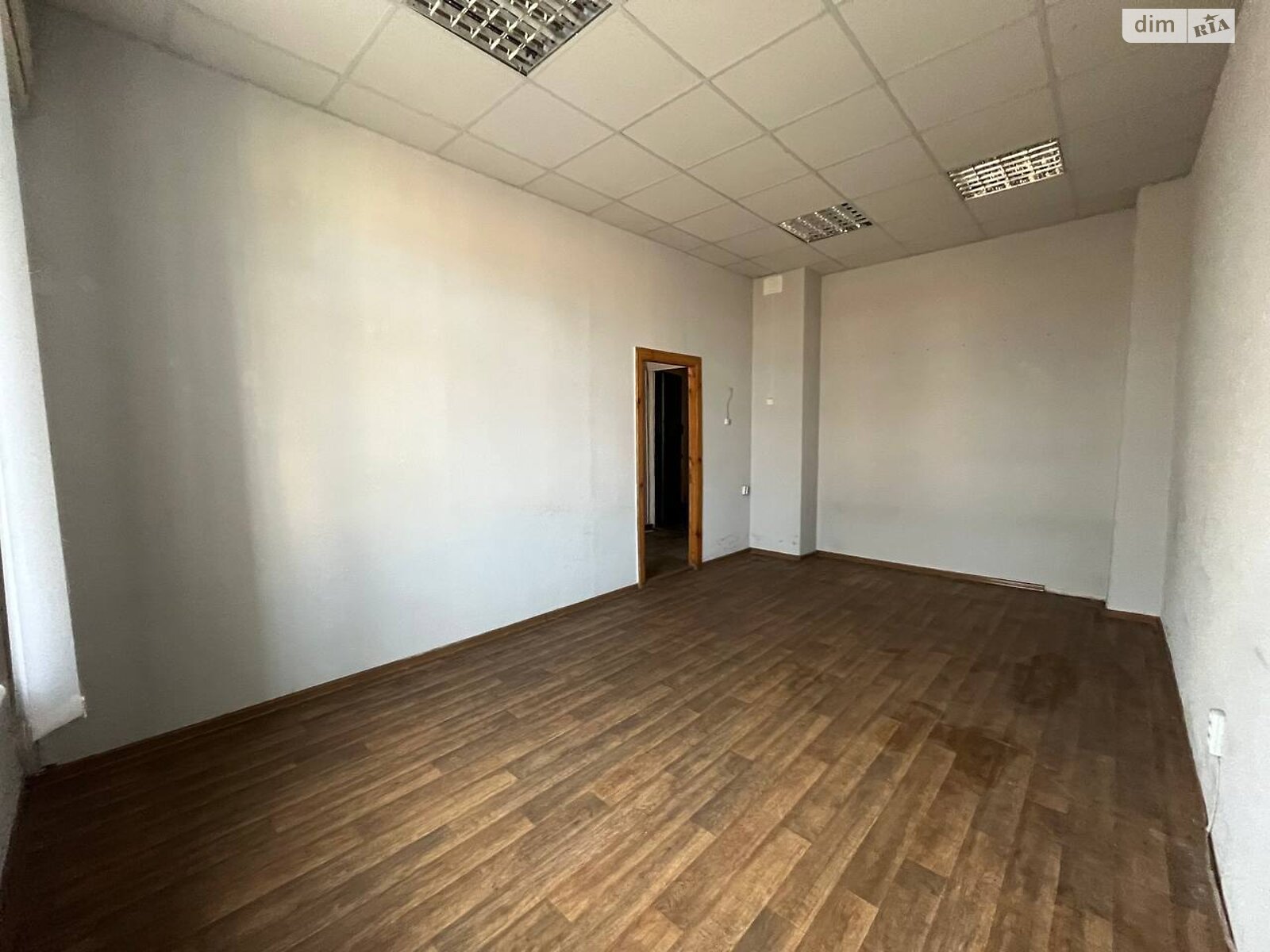 Аренда офисного помещения в Кривом Роге, Церковная (Калиниченко) улица 3, помещений - 10, этаж - 1 фото 1