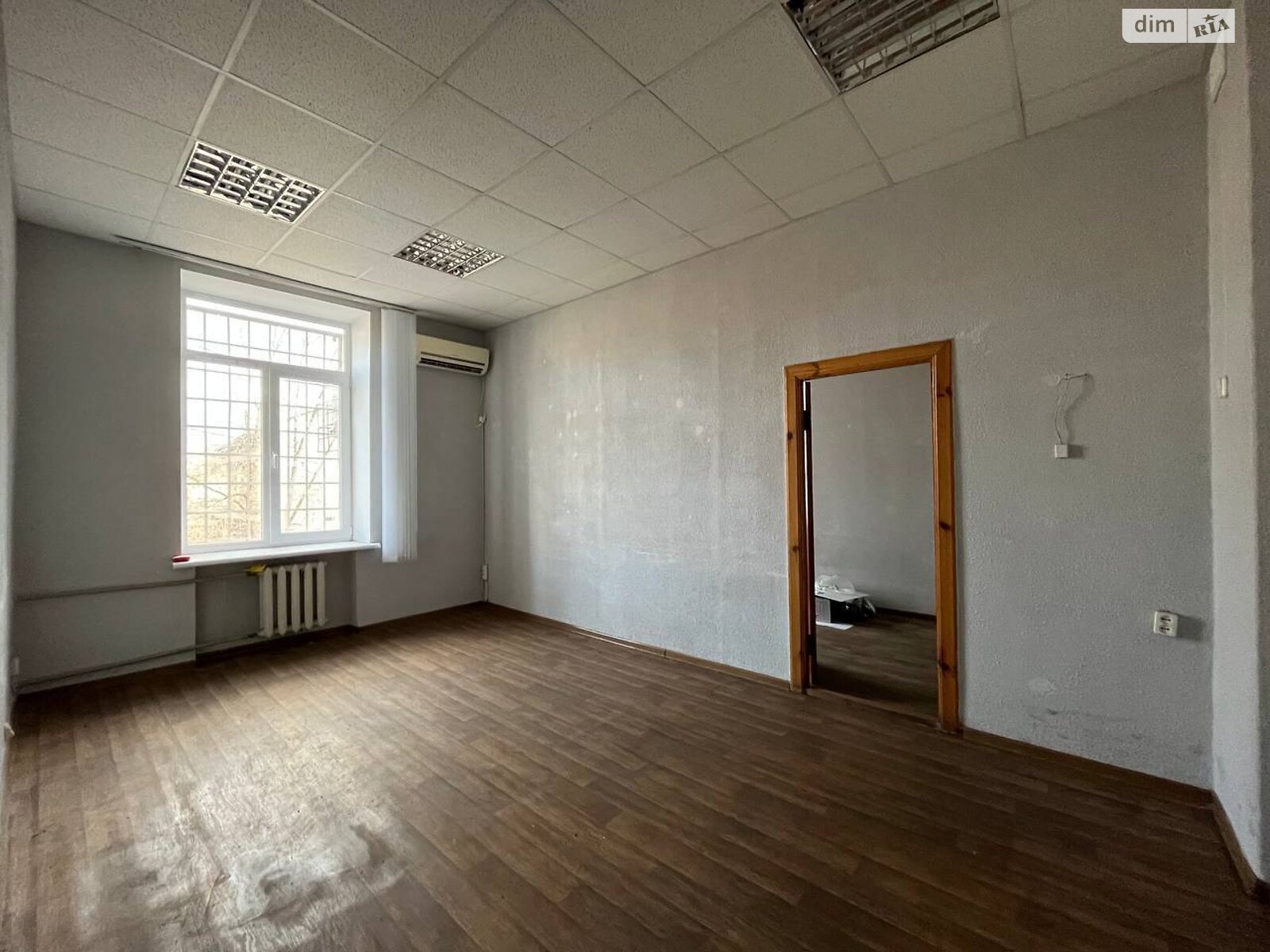 Аренда офисного помещения в Кривом Роге, Церковная (Калиниченко) улица 3, помещений - 10, этаж - 1 фото 1