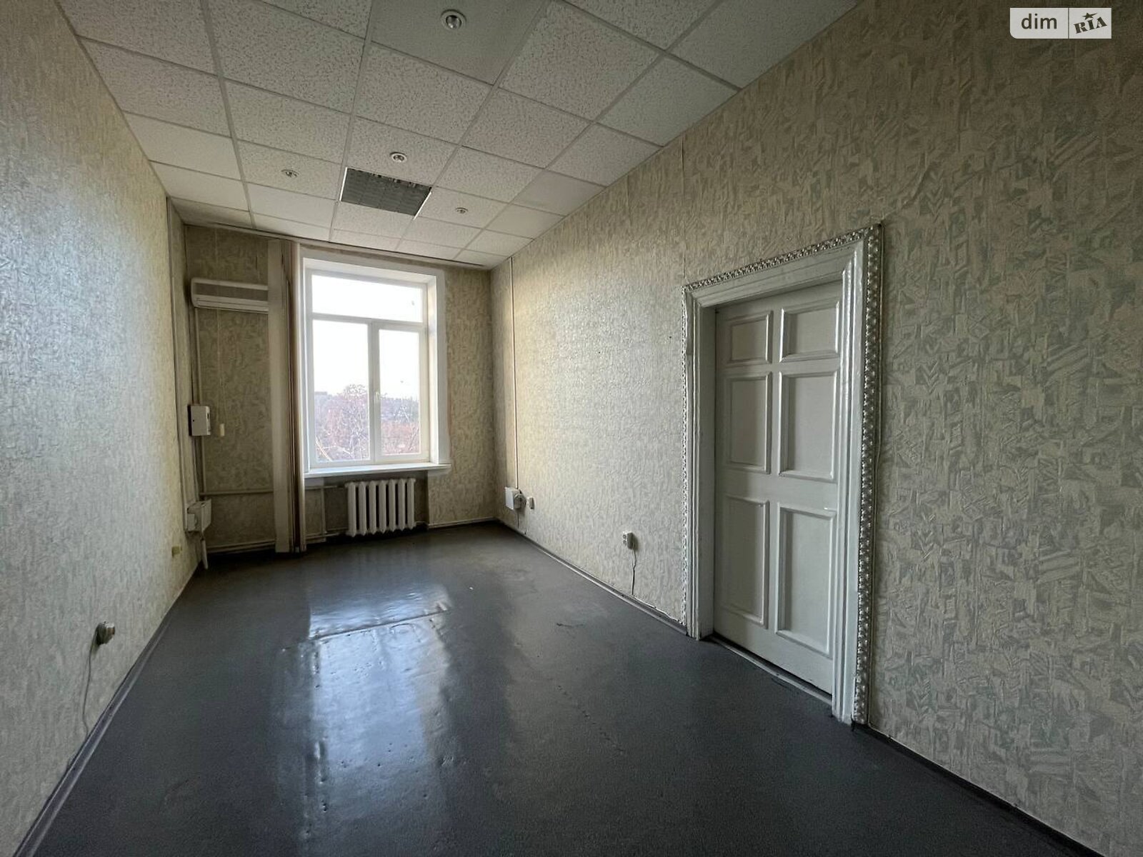 Аренда офисного помещения в Кривом Роге, Церковная (Калиниченко) улица 3, помещений - 10, этаж - 1 фото 1
