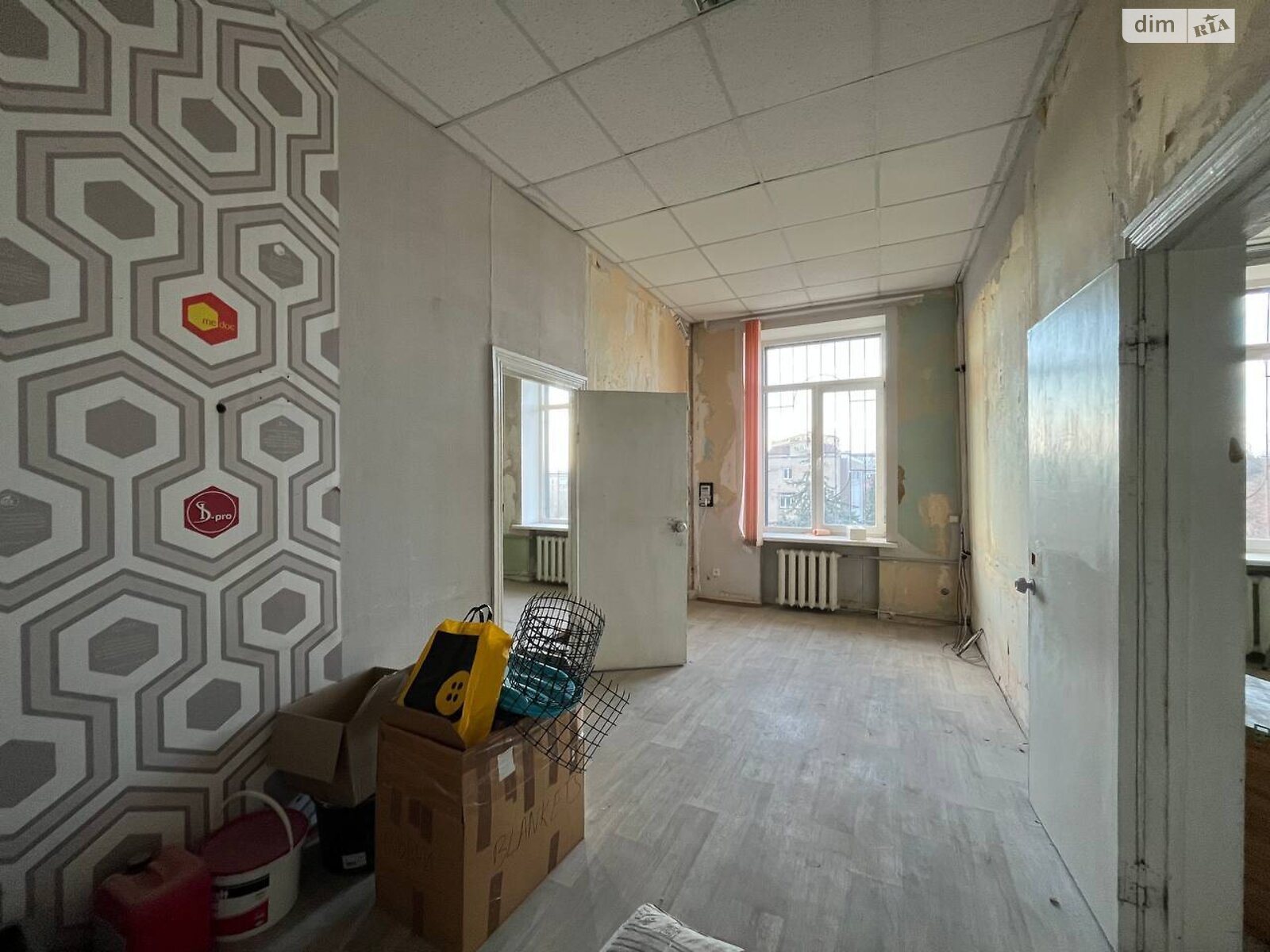 Аренда офисного помещения в Кривом Роге, Церковная (Калиниченко) улица 3, помещений - 10, этаж - 1 фото 1