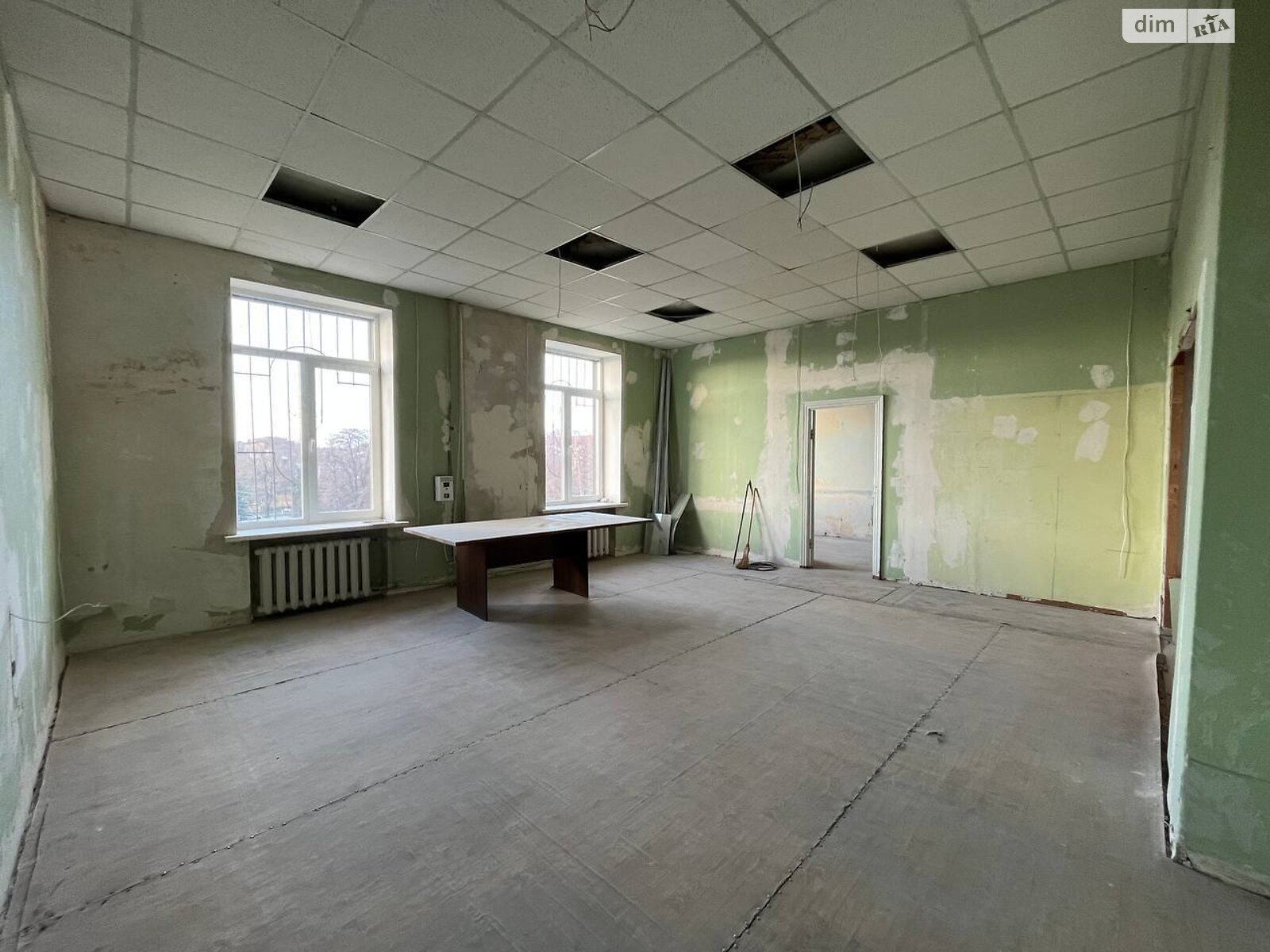 Аренда офисного помещения в Кривом Роге, Церковная (Калиниченко) улица 3, помещений - 10, этаж - 1 фото 1