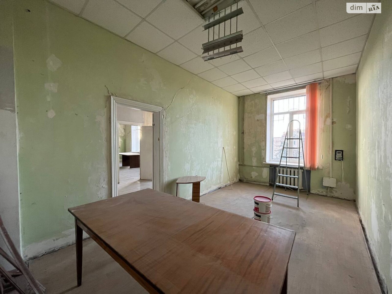 Аренда офисного помещения в Кривом Роге, Церковная (Калиниченко) улица 3, помещений - 10, этаж - 1 фото 1