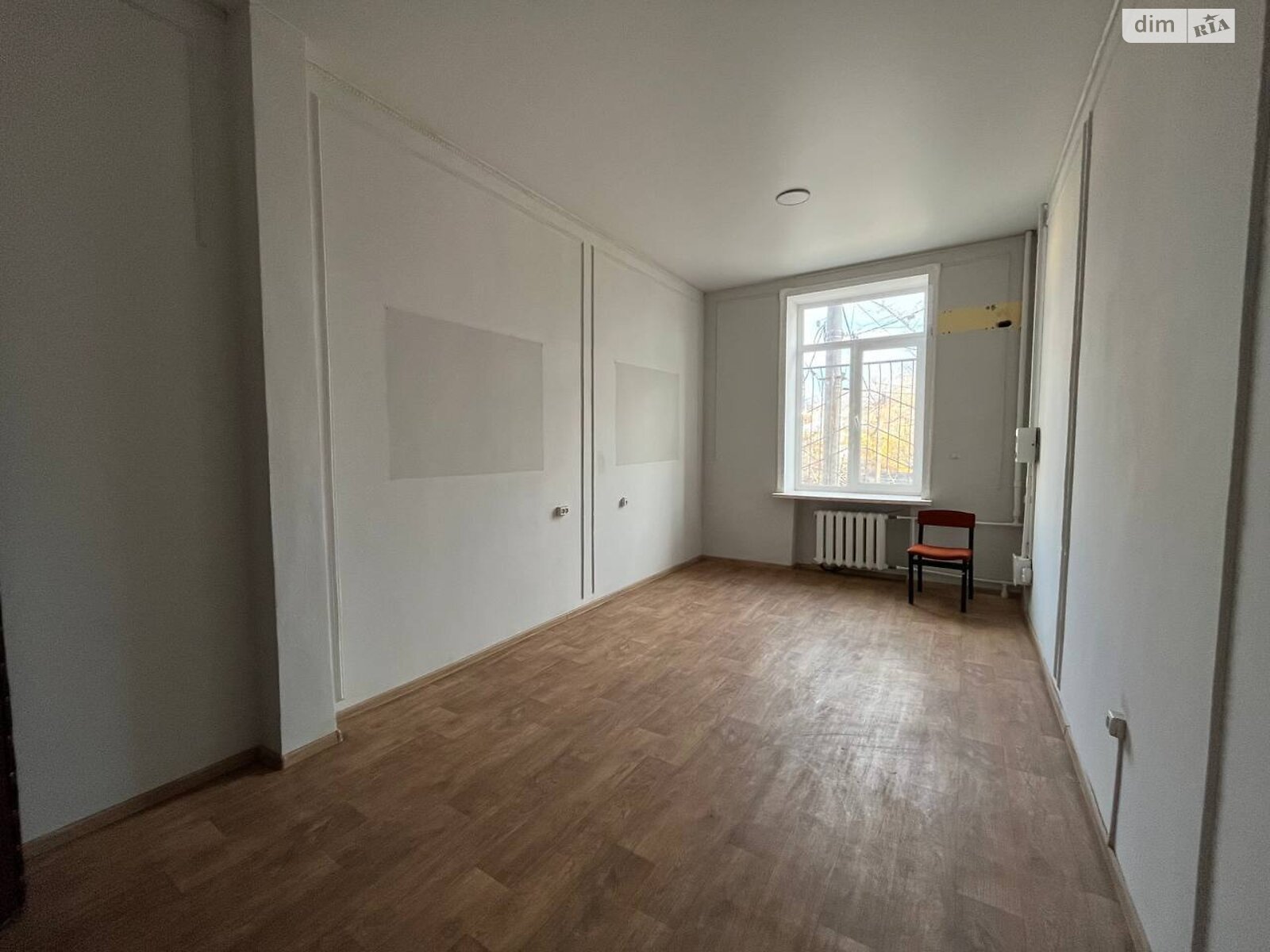 Аренда офисного помещения в Кривом Роге, Церковная (Калиниченко) улица 3, помещений - 10, этаж - 1 фото 1