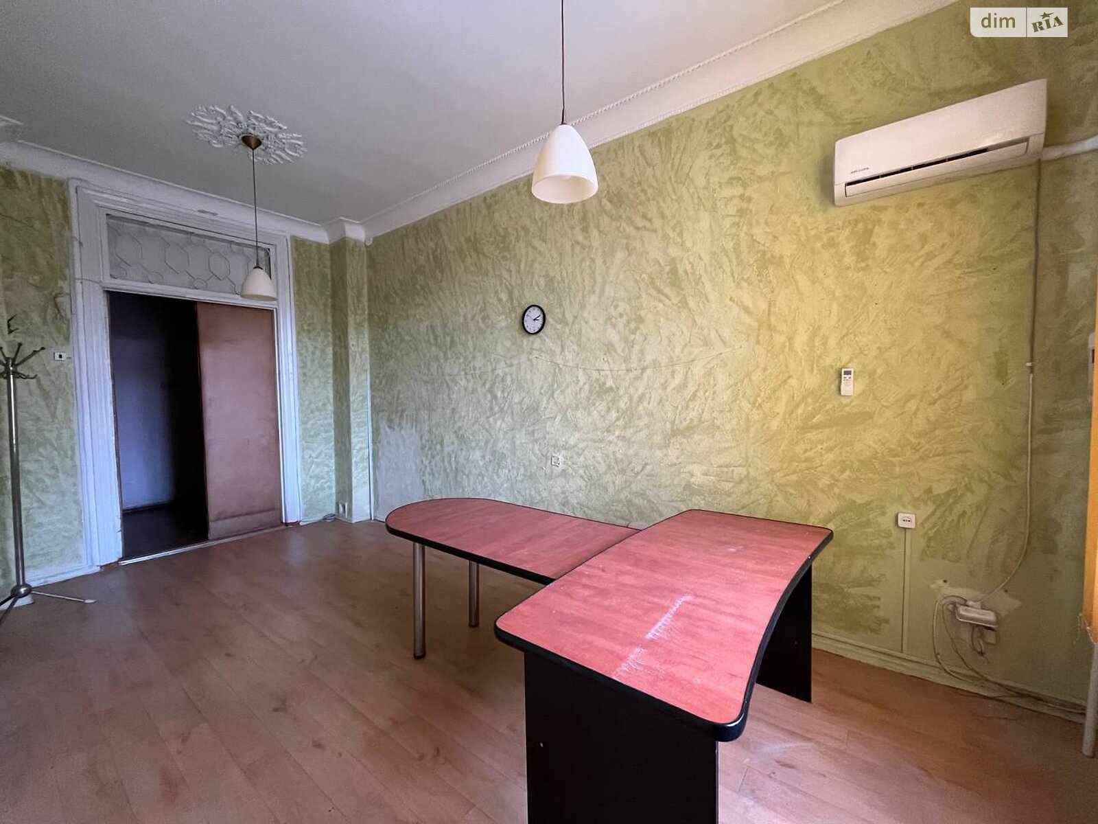 Аренда офисного помещения в Кривом Роге, Церковная (Калиниченко) улица 3, помещений - 10, этаж - 1 фото 1