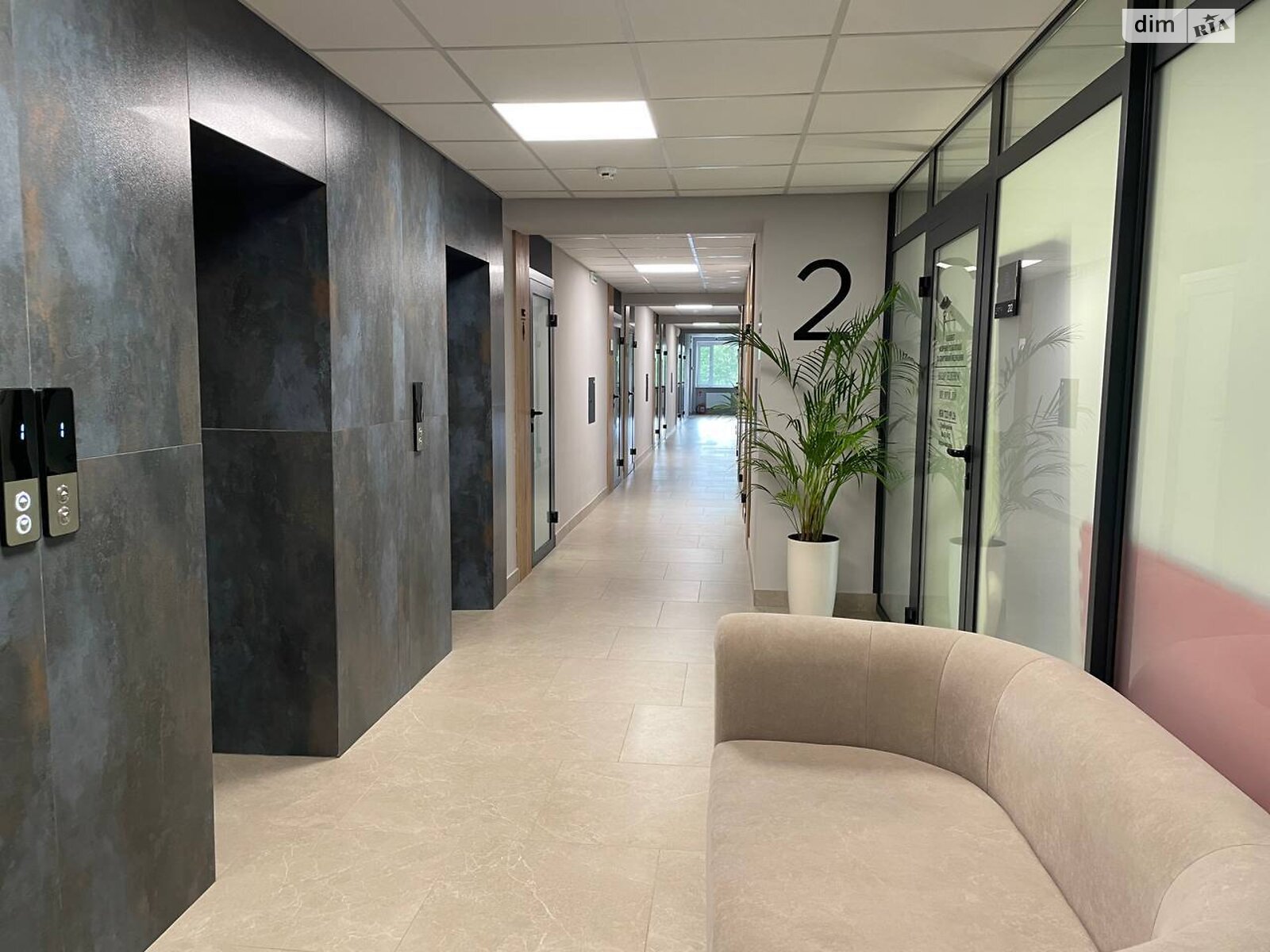 Аренда офисного помещения в Луцке, Набережная улица 4, помещений - 1, этаж - 1 фото 1