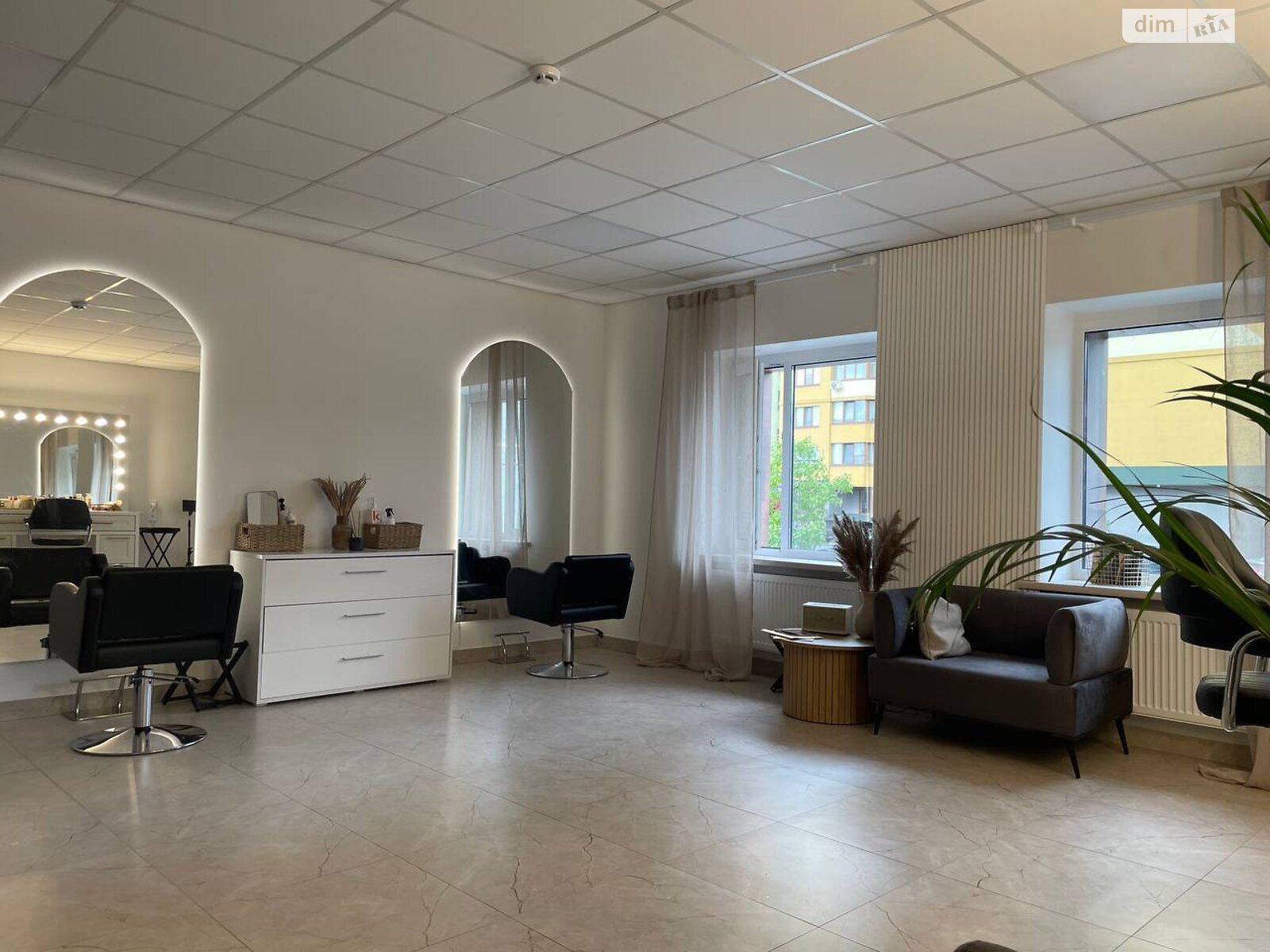 Аренда офисного помещения в Луцке, Набережная улица 4, помещений - 1, этаж - 1 фото 1