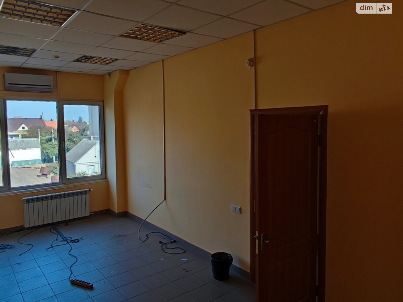 Оренда офісного приміщення в Луцьку, Волі проспект 27, приміщень - 4, поверх - 3 фото 1