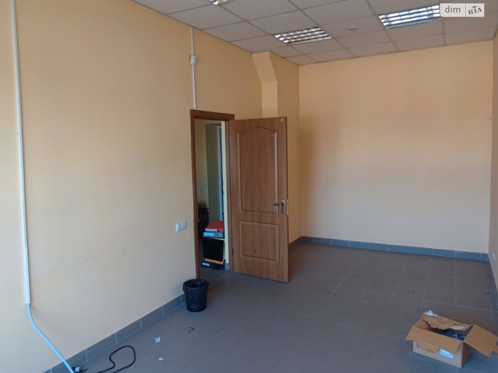 Оренда офісного приміщення в Луцьку, Волі проспект 27, приміщень - 4, поверх - 3 фото 1