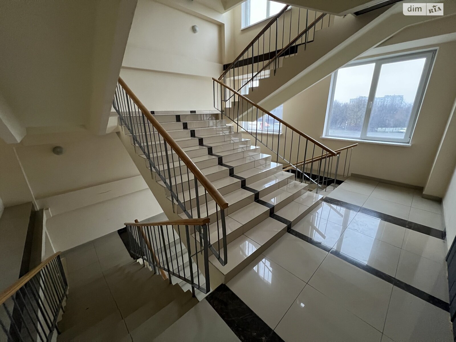 Аренда офисного помещения в Львове, Пасечная улица 93Б, помещений - 1, этаж - 3 фото 1 Аренда офисного помещения в Львове, Пасечная улица 93Б, помещений - 1, этаж - 3 фото 1