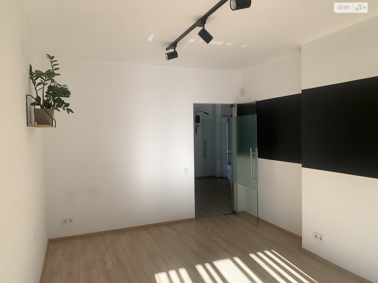 Аренда офисного помещения в Львове, Мирослава Скорика (Чайковского) улица 31, помещений - 3, этаж - 5 фото 1