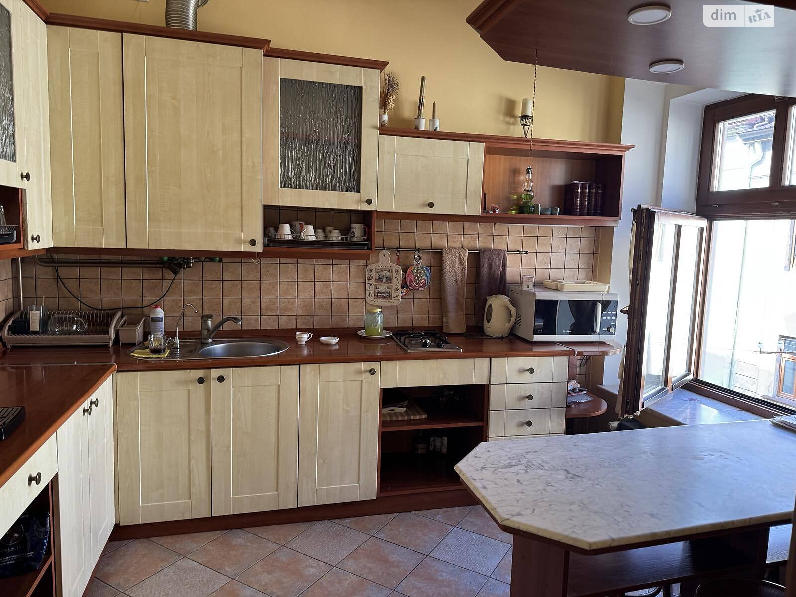 Оренда офісного приміщення в Львові, Рогатинців Братів вулиця 18, приміщень - 4, поверх - 3 фото 1 Оренда офісного приміщення в Львові, Рогатинців Братів вулиця 18, приміщень - 4, поверх - 3 фото 1