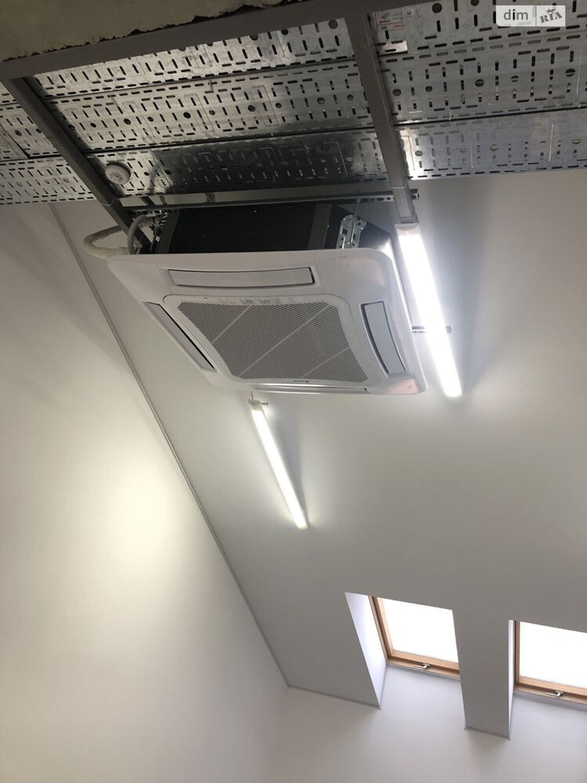 Оренда офісного приміщення в Львові, Шпитальна вулиця 9, приміщень - 1, поверх - 3 фото 1