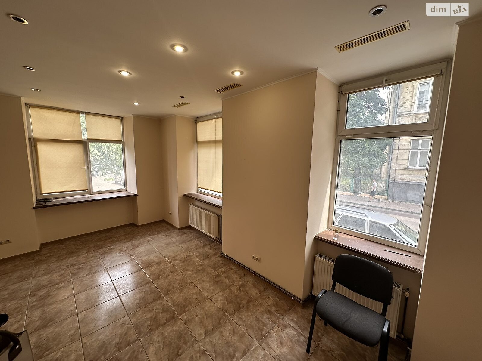 Оренда офісного приміщення в Львові, Героїв УПА вулиця, приміщень - 1, поверх - 1 фото 1