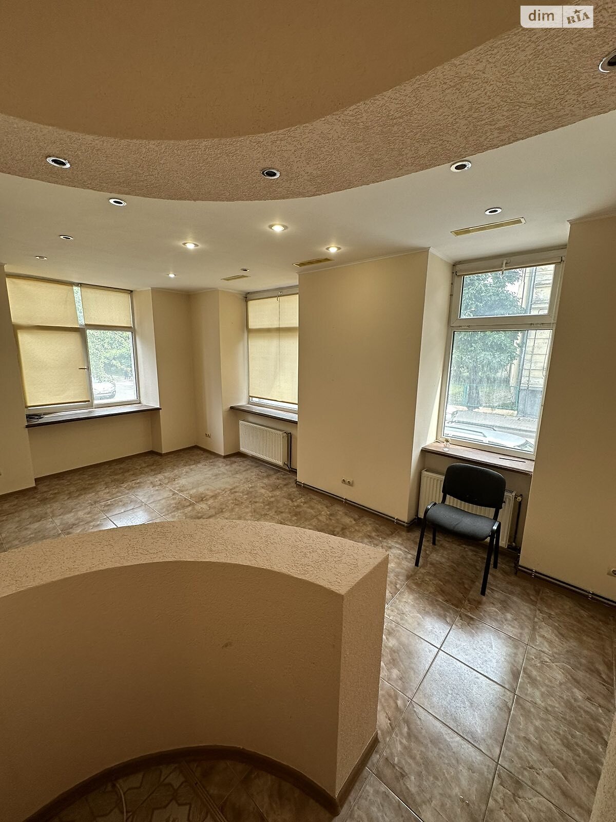 Оренда офісного приміщення в Львові, Героїв УПА вулиця, приміщень - 1, поверх - 1 фото 1