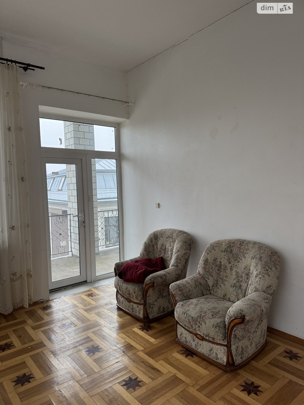 Аренда офисного помещения в Львове, Хмельницкого Богдана улица, помещений - 3, этаж - 4 фото 1 Аренда офисного помещения в Львове, Хмельницкого Богдана улица, помещений - 3, этаж - 4 фото 1