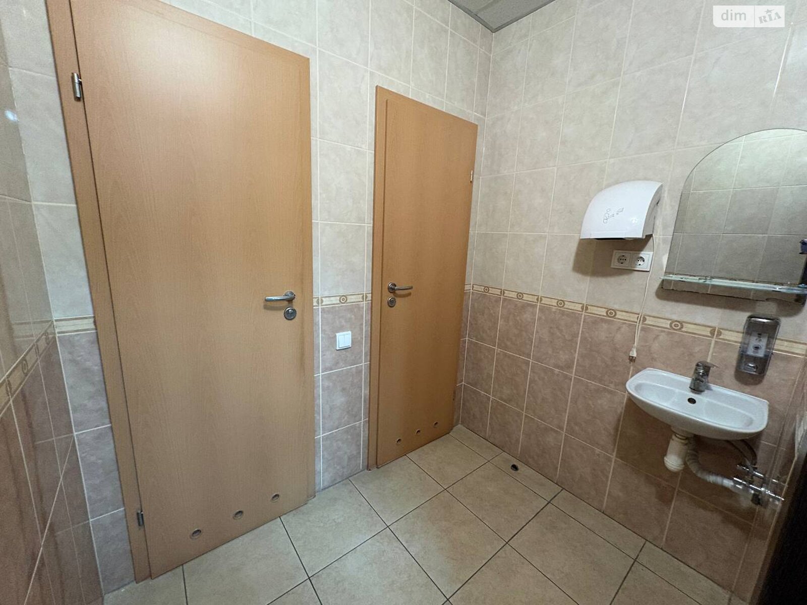 Аренда офисного помещения в Львове, Хмельницкого Богдана улица 212, помещений - 1, этаж - 6 фото 1