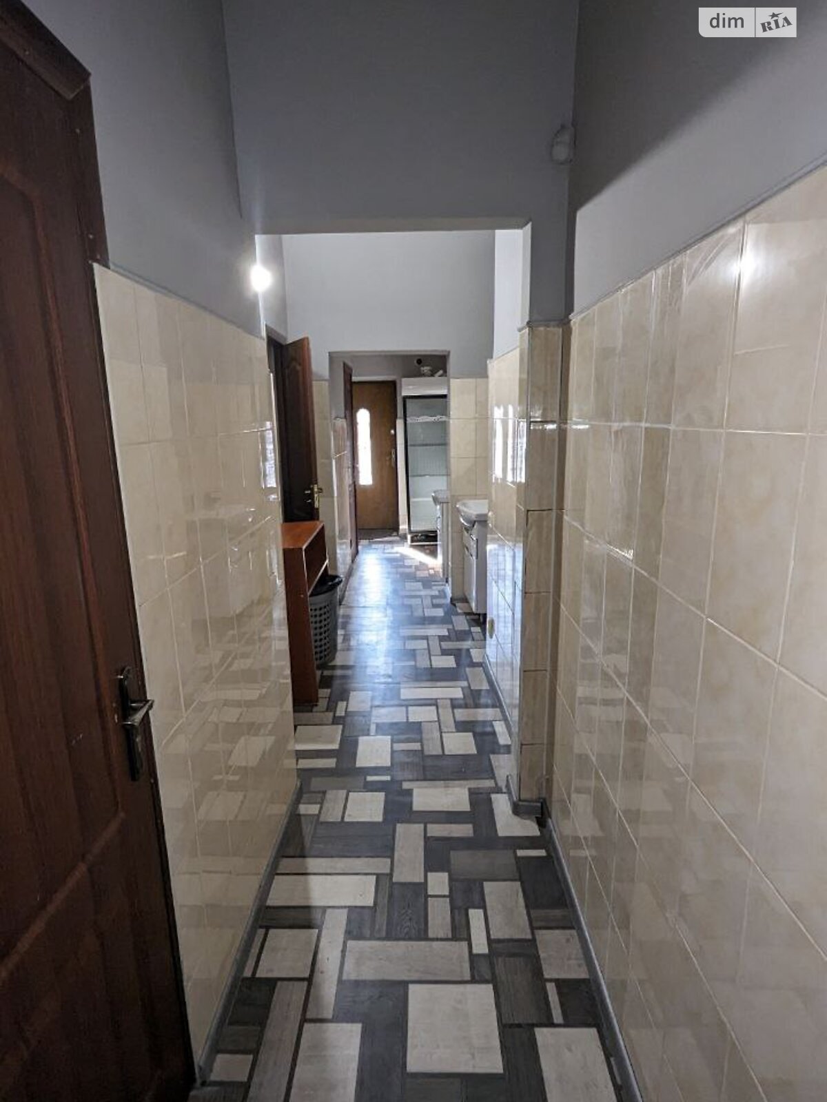 Аренда офисного помещения в Львове, Родниковая улица 19, помещений - 3, этаж - 1 фото 1 Аренда офисного помещения в Львове, Родниковая улица 19, помещений - 3, этаж - 1 фото 1