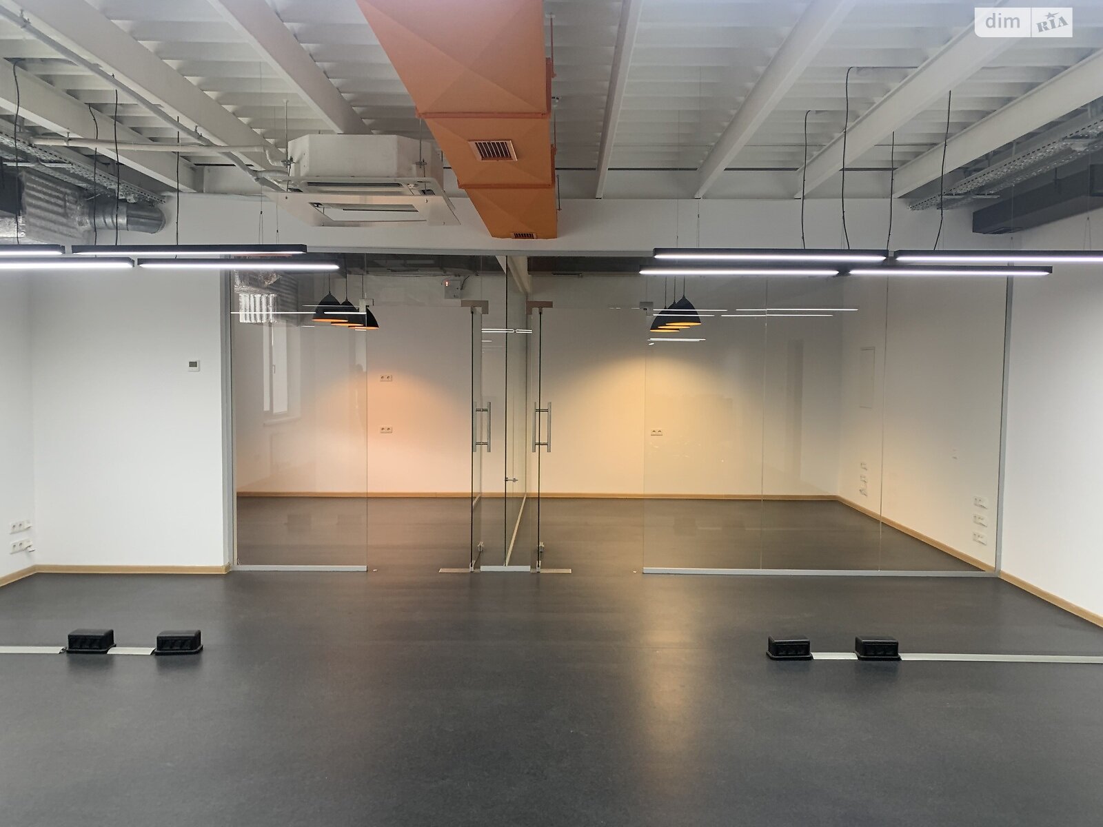 Аренда офисного помещения в Львове, Петрушевича площадь 3, помещений - 4, этаж - 5 фото 1 Аренда офисного помещения в Львове, Петрушевича площадь 3, помещений - 4, этаж - 5 фото 1