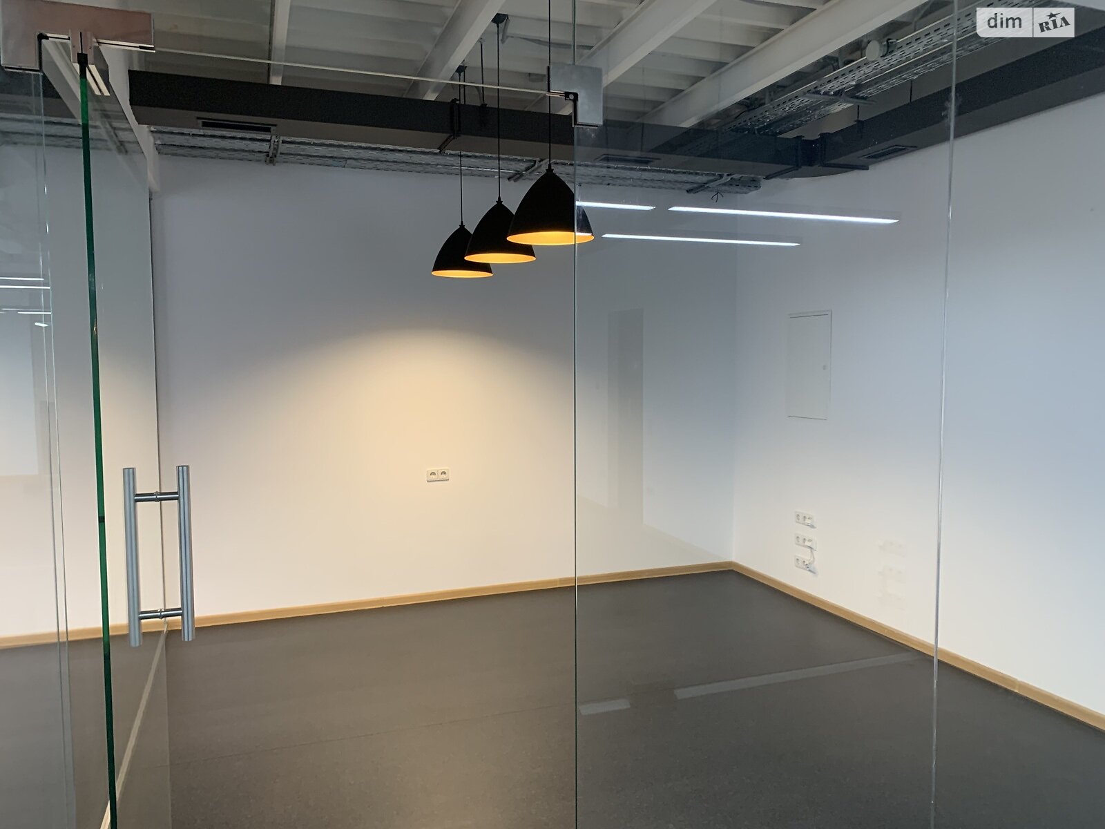 Аренда офисного помещения в Львове, Петрушевича площадь 3, помещений - 4, этаж - 5 фото 1 Аренда офисного помещения в Львове, Петрушевича площадь 3, помещений - 4, этаж - 5 фото 1