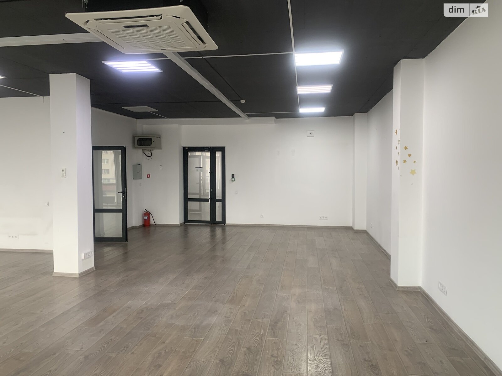 Оренда офісного приміщення в Львові, Кам’янецька вулиця 33, приміщень - 1, поверх - 4 фото 1 Оренда офісного приміщення в Львові, Кам’янецька вулиця 33, приміщень - 1, поверх - 4 фото 1