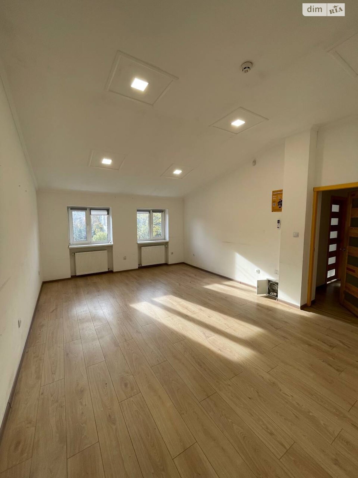 Оренда офісного приміщення в Львові, Антоновича Володимира вулиця 74, приміщень - 1, поверх - 3 фото 1 Оренда офісного приміщення в Львові, Антоновича Володимира вулиця 74, приміщень - 1, поверх - 3 фото 1