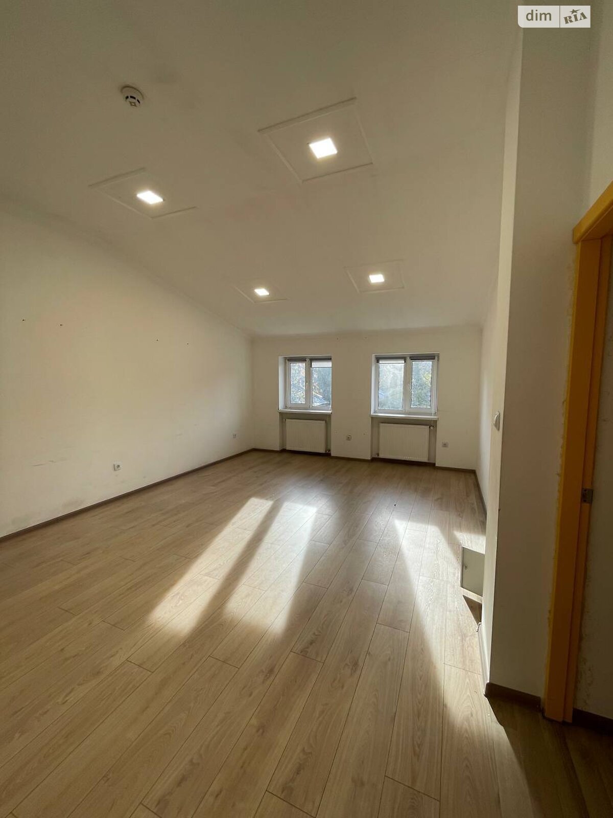 Оренда офісного приміщення в Львові, Антоновича Володимира вулиця 74, приміщень - 1, поверх - 3 фото 1 Оренда офісного приміщення в Львові, Антоновича Володимира вулиця 74, приміщень - 1, поверх - 3 фото 1