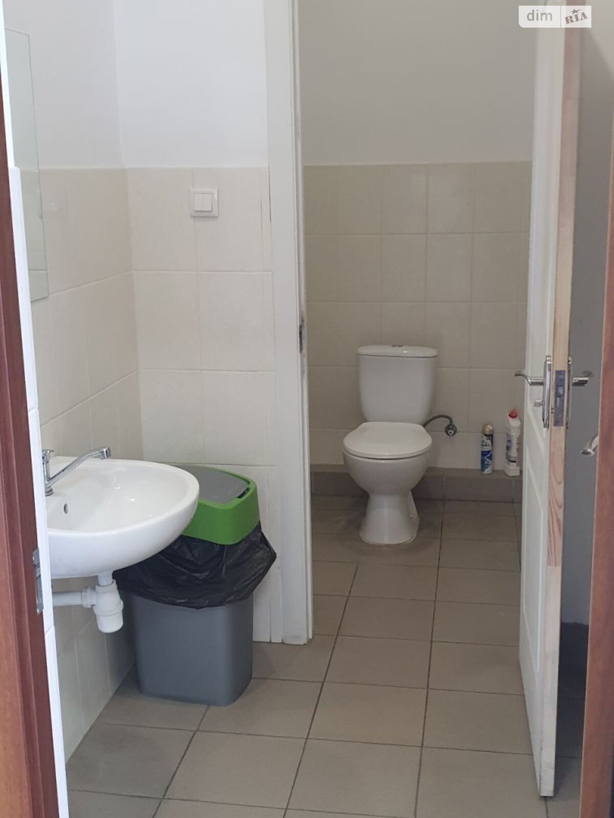 Аренда офисного помещения в Львове, Железнодорожная улица 7, помещений -, этаж - 4 фото 1 Аренда офисного помещения в Львове, Железнодорожная улица 7, помещений -, этаж - 4 фото 1