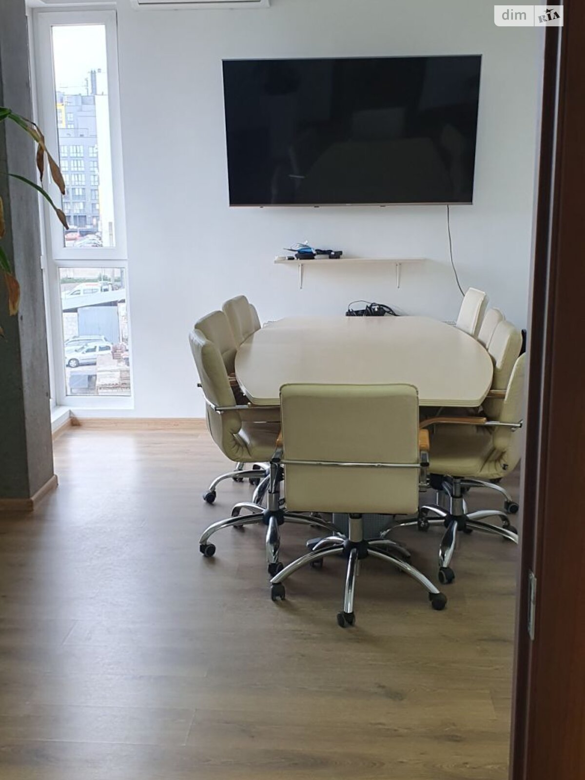 Аренда офисного помещения в Львове, Железнодорожная улица 7, помещений -, этаж - 4 фото 1 Аренда офисного помещения в Львове, Железнодорожная улица 7, помещений -, этаж - 4 фото 1