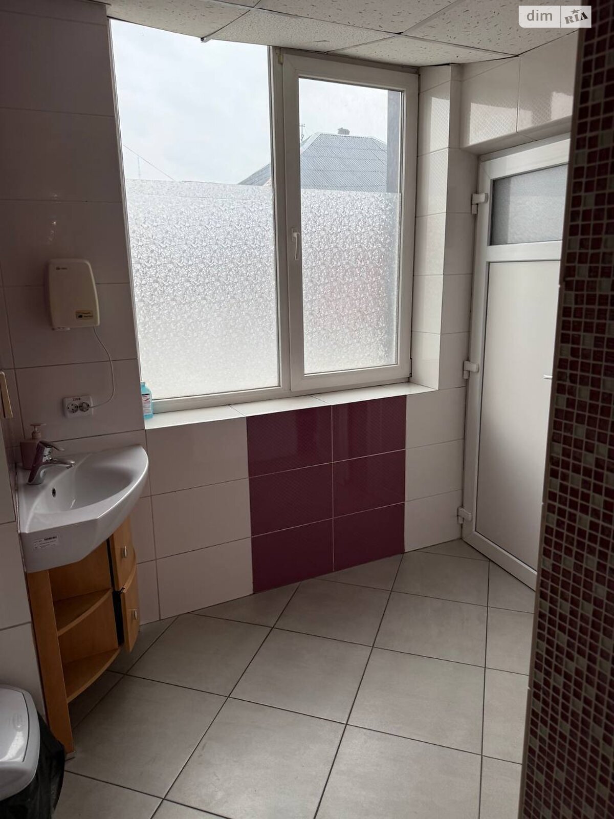 Аренда офисного помещения в Львове, Промышленная улица 50/52, помещений -, этаж - 2 фото 1