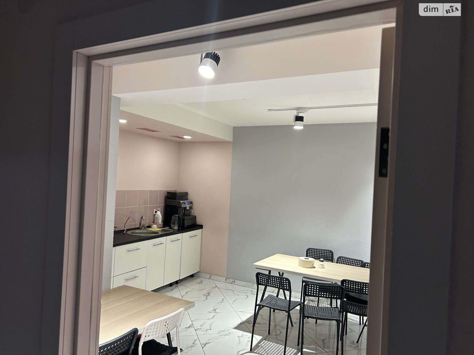 Аренда офисного помещения в Львове, Замарстиновская улица 120, помещений - 8, этаж - 3 фото 1