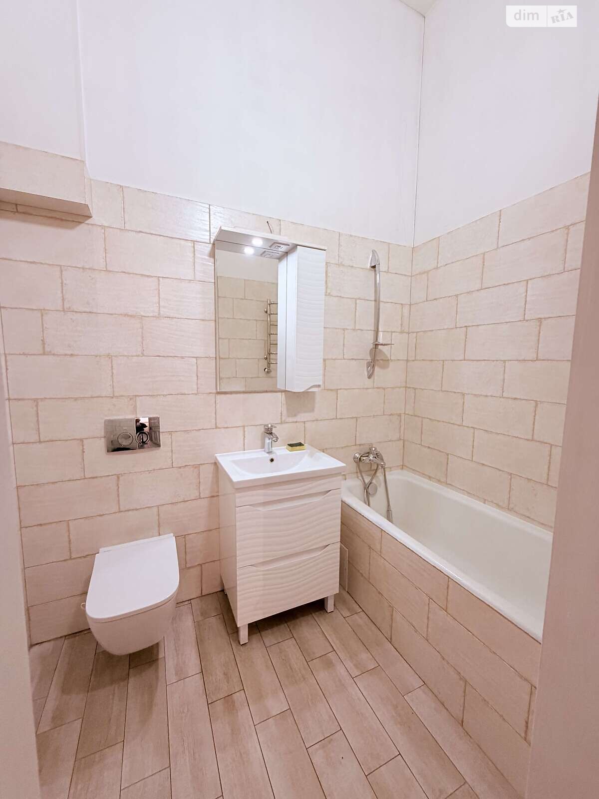 Аренда офисного помещения в Львове, Дорошенко Петра улица 38, помещений - 2, этаж - 2 фото 1 Аренда офисного помещения в Львове, Дорошенко Петра улица 38, помещений - 2, этаж - 2 фото 1