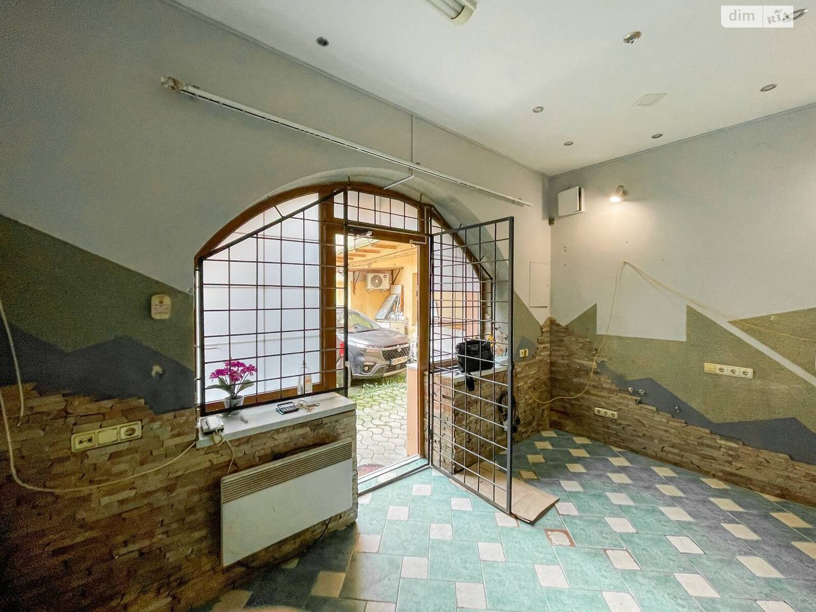 Аренда офисного помещения в Львове, Менцинского улица 1, помещений -, этаж - 1 фото 1 Аренда офисного помещения в Львове, Менцинского улица 1, помещений -, этаж - 1 фото 1