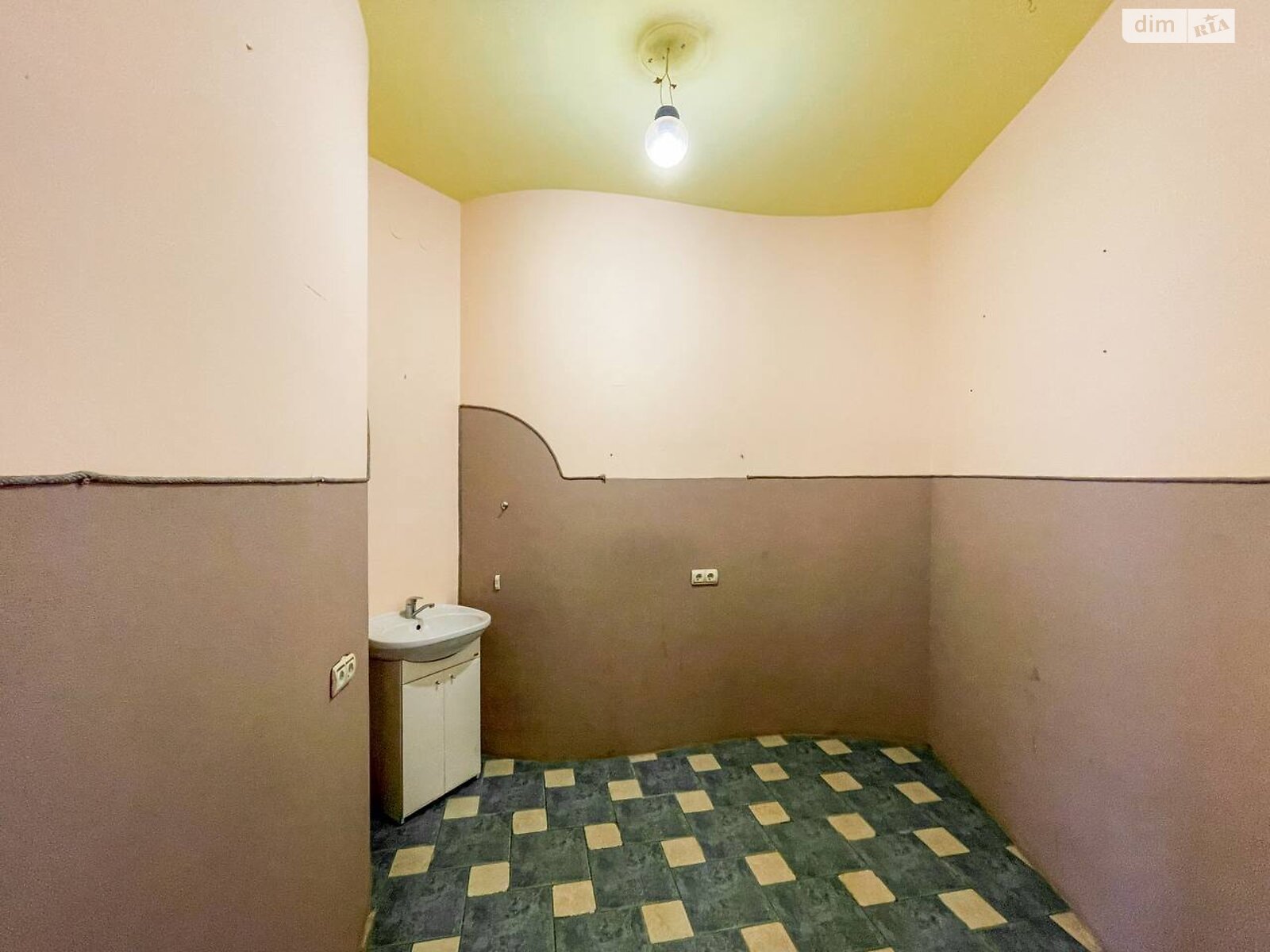 Аренда офисного помещения в Львове, Менцинского улица 1, помещений -, этаж - 1 фото 1 Аренда офисного помещения в Львове, Менцинского улица 1, помещений -, этаж - 1 фото 1