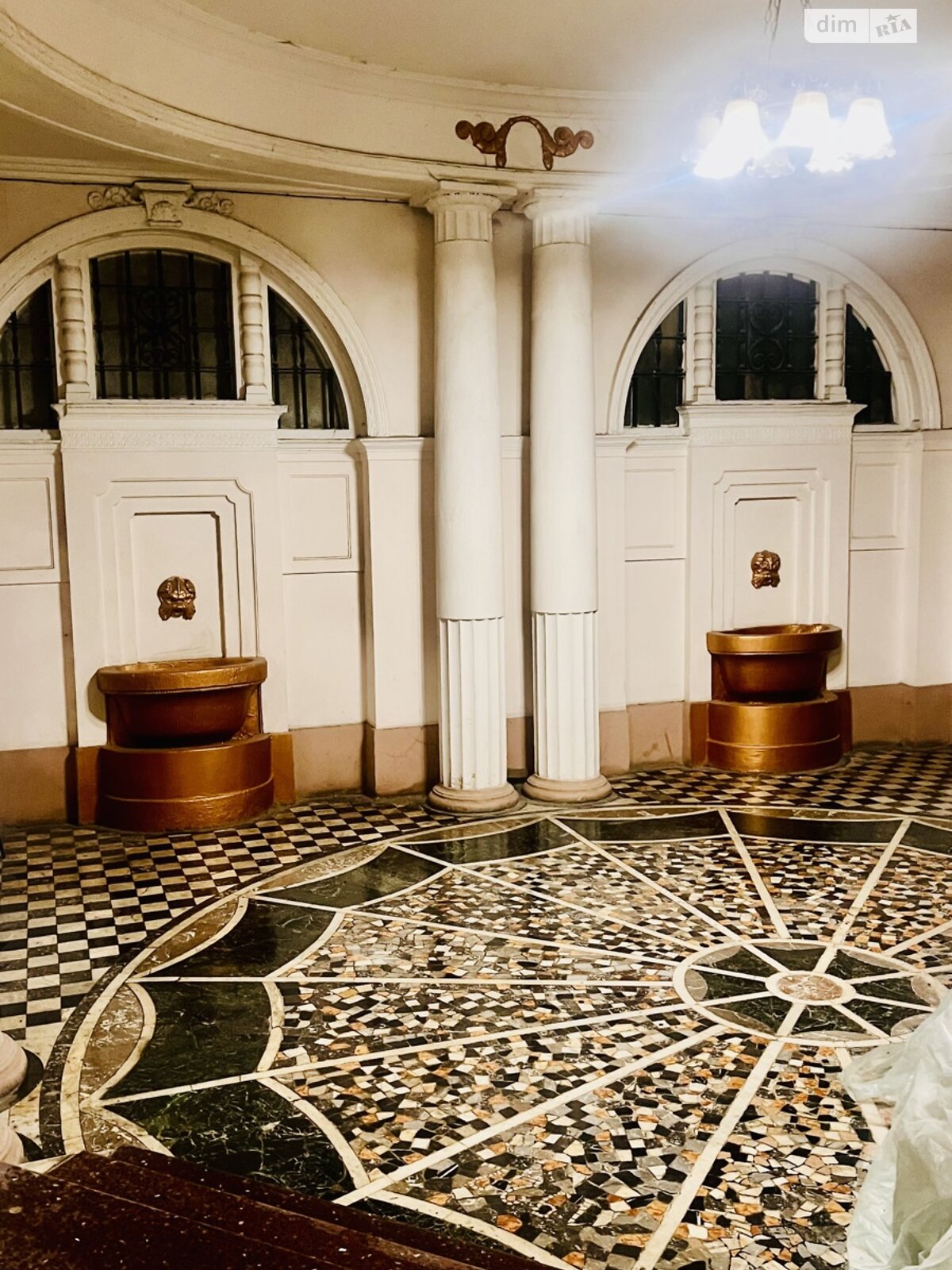 Аренда офисного помещения в Львове, Мицкевича площадь, помещений - 1, этаж - 4 фото 1 Аренда офисного помещения в Львове, Мицкевича площадь, помещений - 1, этаж - 4 фото 1