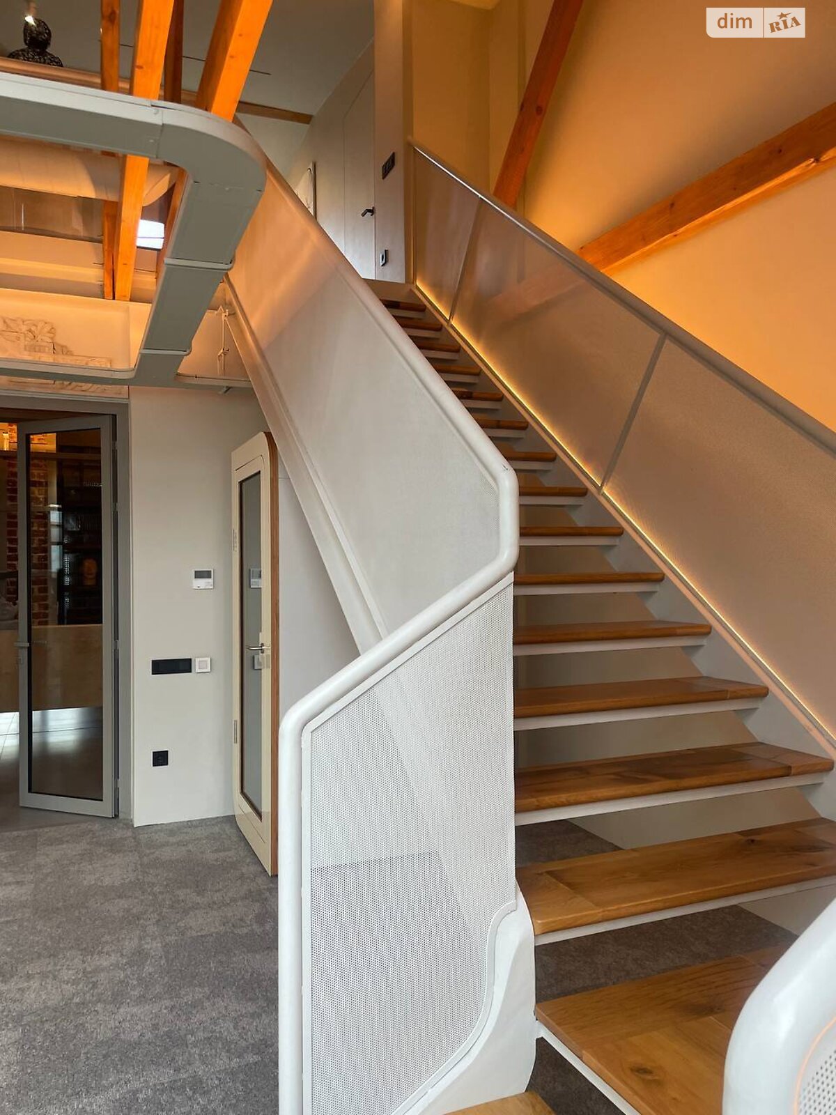 Аренда офисного помещения в Львове, Руданского улица 1, помещений -, этаж - 5 фото 1 Аренда офисного помещения в Львове, Руданского улица 1, помещений -, этаж - 5 фото 1