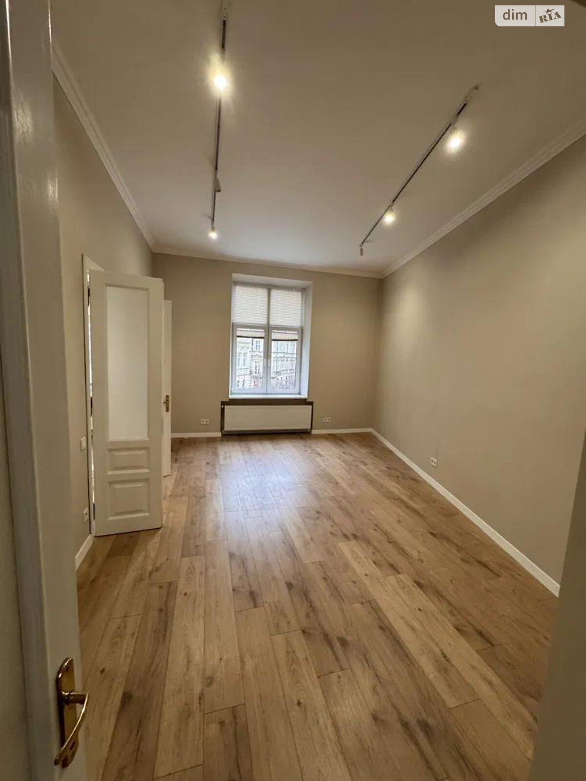 Аренда офисного помещения в Львове, Шевченко проспект, помещений - 3, этаж - 2 фото 1 Аренда офисного помещения в Львове, Шевченко проспект, помещений - 3, этаж - 2 фото 1