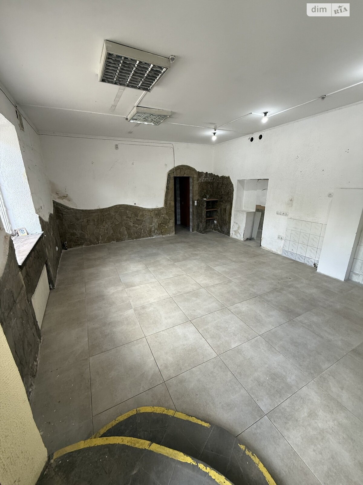 Аренда офисного помещения в Львове, Кульпарковская улица 124, помещений - 1, этаж - 1 фото 1 Аренда офисного помещения в Львове, Кульпарковская улица 124, помещений - 1, этаж - 1 фото 1