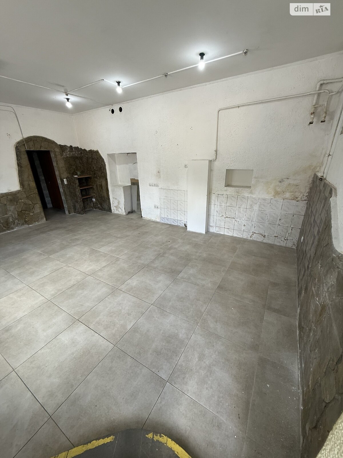 Аренда офисного помещения в Львове, Кульпарковская улица 124, помещений - 1, этаж - 1 фото 1 Аренда офисного помещения в Львове, Кульпарковская улица 124, помещений - 1, этаж - 1 фото 1