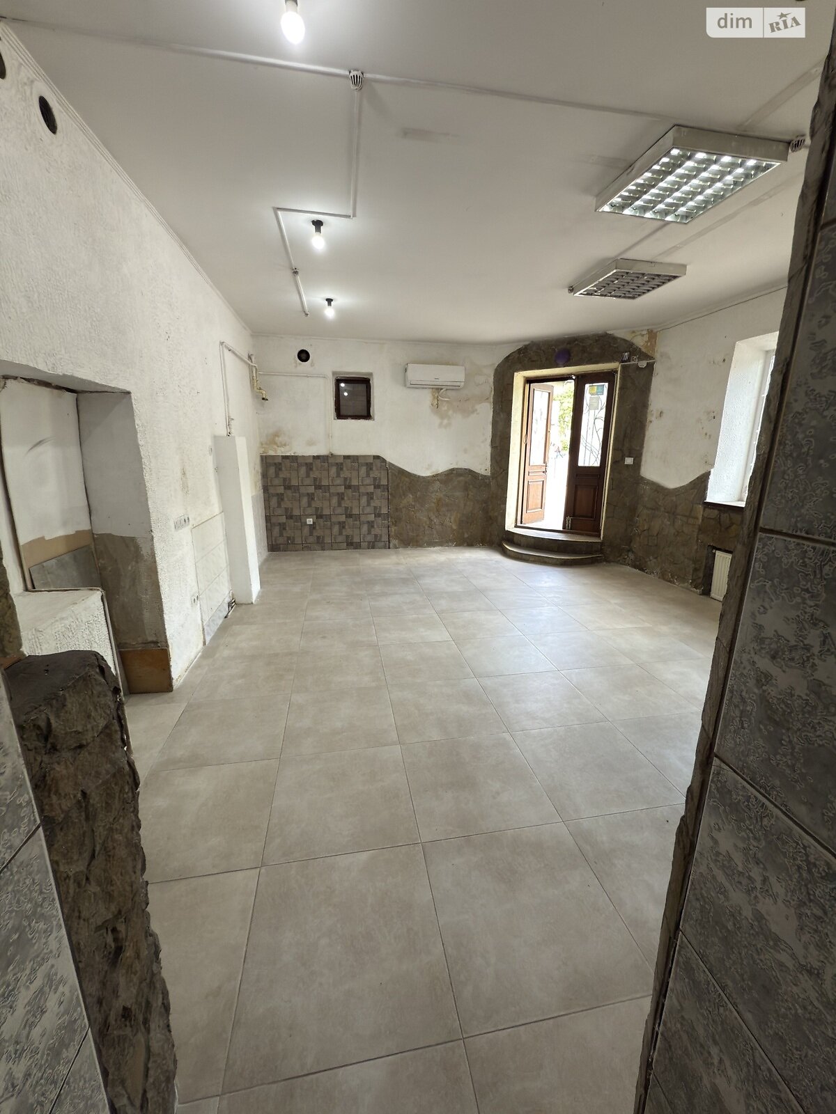 Аренда офисного помещения в Львове, Кульпарковская улица 124, помещений - 1, этаж - 1 фото 1 Аренда офисного помещения в Львове, Кульпарковская улица 124, помещений - 1, этаж - 1 фото 1