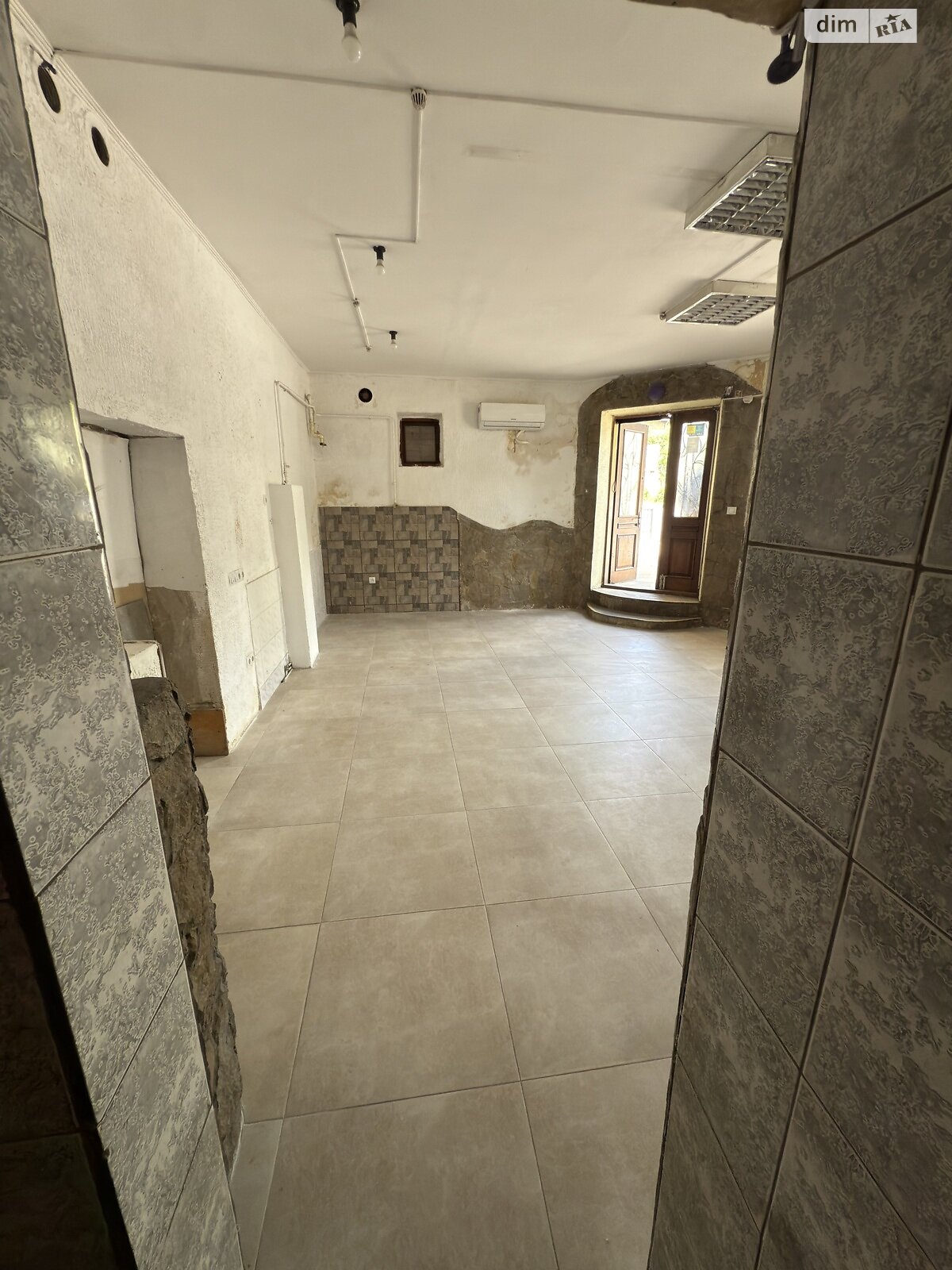 Аренда офисного помещения в Львове, Кульпарковская улица 124, помещений - 1, этаж - 1 фото 1 Аренда офисного помещения в Львове, Кульпарковская улица 124, помещений - 1, этаж - 1 фото 1