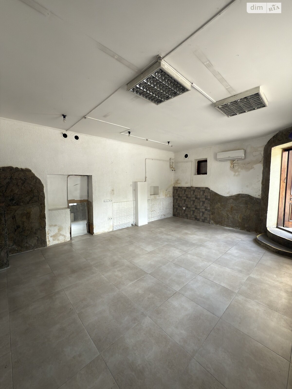 Аренда офисного помещения в Львове, Кульпарковская улица 124, помещений - 1, этаж - 1 фото 1 Аренда офисного помещения в Львове, Кульпарковская улица 124, помещений - 1, этаж - 1 фото 1