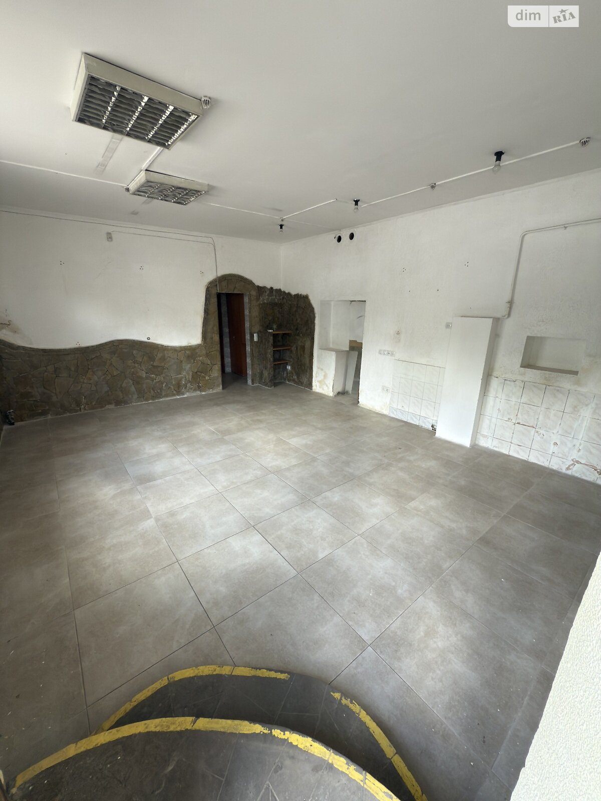 Аренда офисного помещения в Львове, Кульпарковская улица 124, помещений - 1, этаж - 1 фото 1 Аренда офисного помещения в Львове, Кульпарковская улица 124, помещений - 1, этаж - 1 фото 1