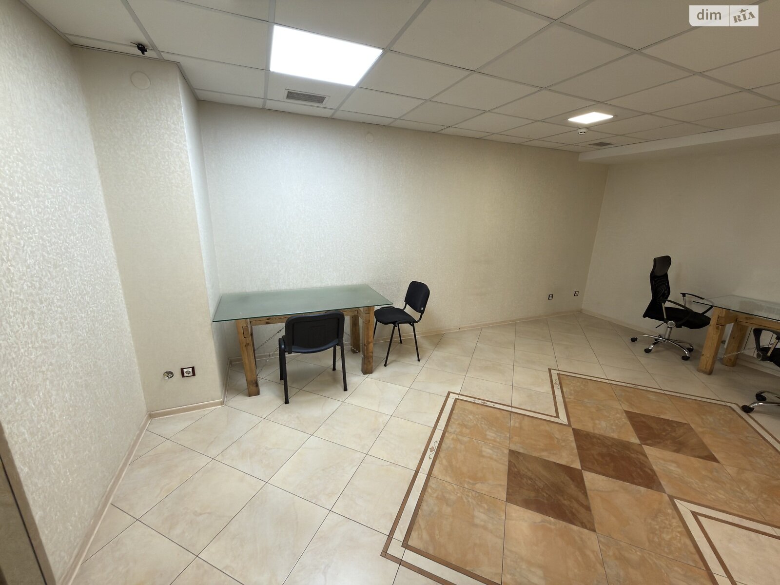 Аренда офисного помещения в Львове, Садовая улица 2А, помещений - 1, этаж - 2 фото 1 Аренда офисного помещения в Львове, Садовая улица 2А, помещений - 1, этаж - 2 фото 1