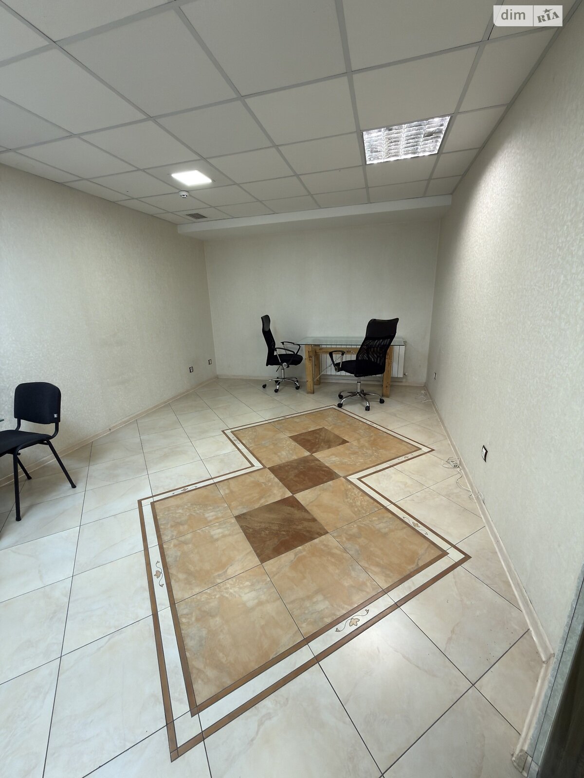 Аренда офисного помещения в Львове, Садовая улица 2А, помещений - 1, этаж - 2 фото 1 Аренда офисного помещения в Львове, Садовая улица 2А, помещений - 1, этаж - 2 фото 1