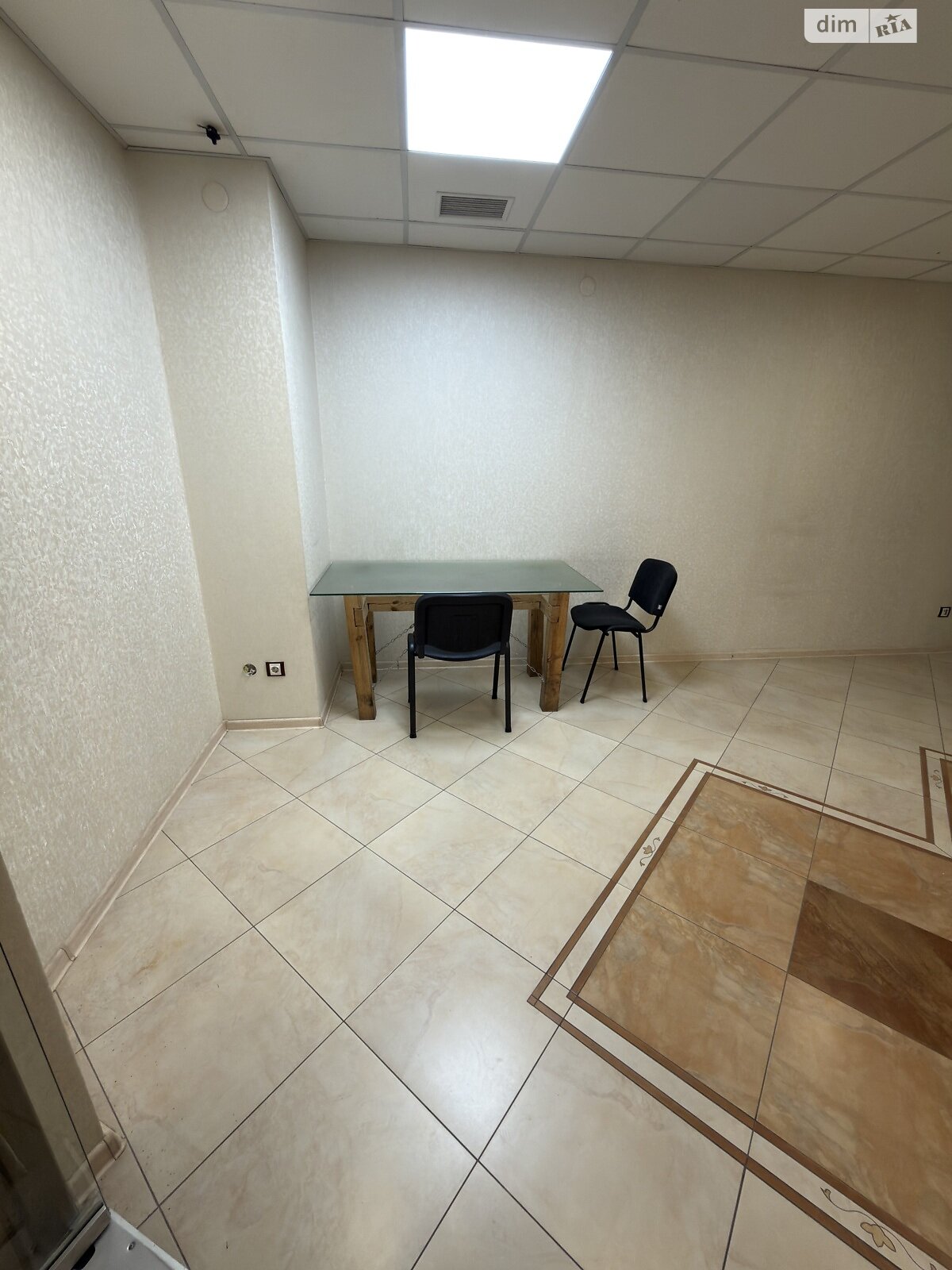 Аренда офисного помещения в Львове, Садовая улица 2А, помещений - 1, этаж - 2 фото 1 Аренда офисного помещения в Львове, Садовая улица 2А, помещений - 1, этаж - 2 фото 1